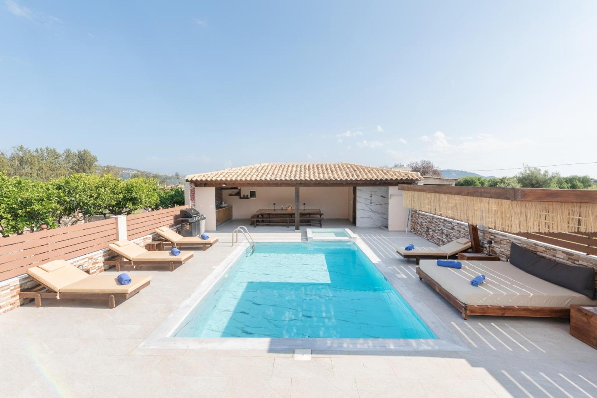 Villa M & S - 4 Bedroom With Heated Pool *